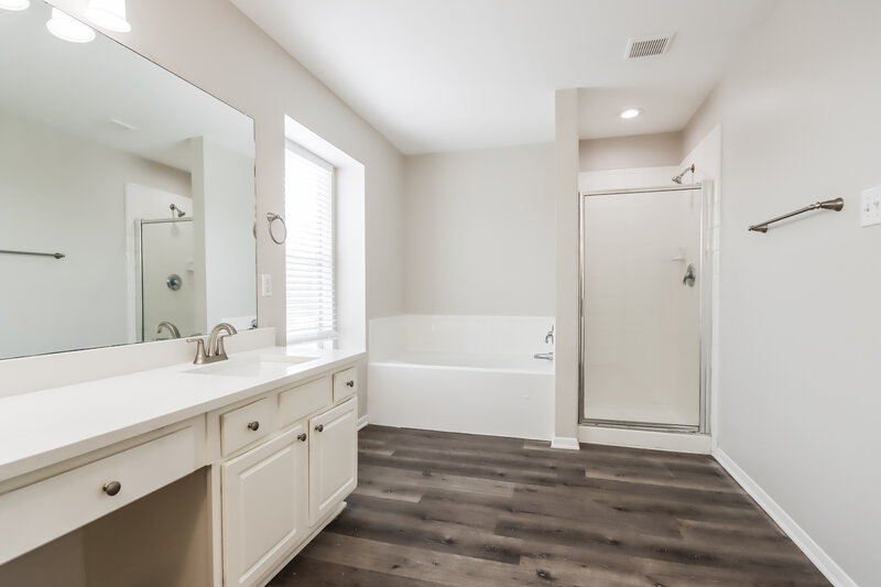 2,370/Mo, 20719 Fox Hound Ln Humble, TX 77338 Main Bathroom View