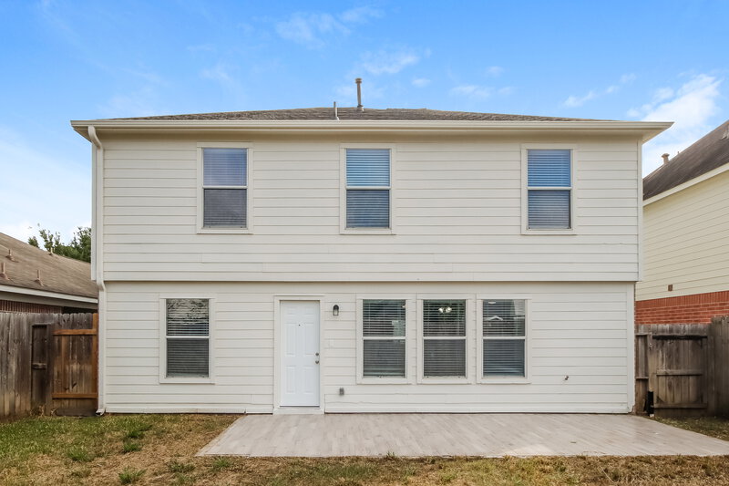 2,370/Mo, 20719 Fox Hound Ln Humble, TX 77338 Rear View