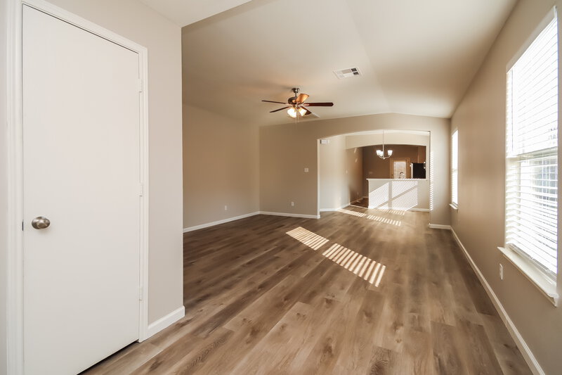 1,710/Mo, 403 Sunset Colony Dr Rosharon, TX 77583 Living Room View 2