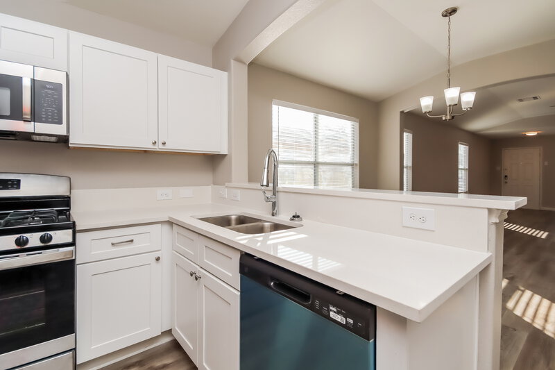 1,710/Mo, 403 Sunset Colony Dr Rosharon, TX 77583 Kitchen View