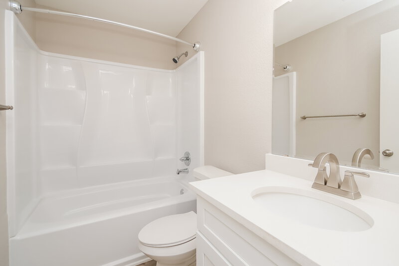 1,710/Mo, 403 Sunset Colony Dr Rosharon, TX 77583 Bathroom View