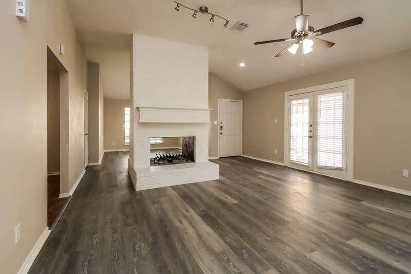 2,295/Mo, 13835 Aspen Hollow Ln Houston, TX 77082 Living Room View 2