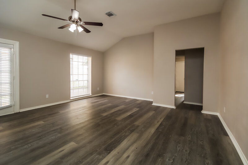 2,295/Mo, 13835 Aspen Hollow Ln Houston, TX 77082 Living Room View 3