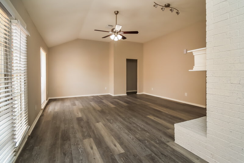 2,295/Mo, 13835 Aspen Hollow Ln Houston, TX 77082 Living Room View 4