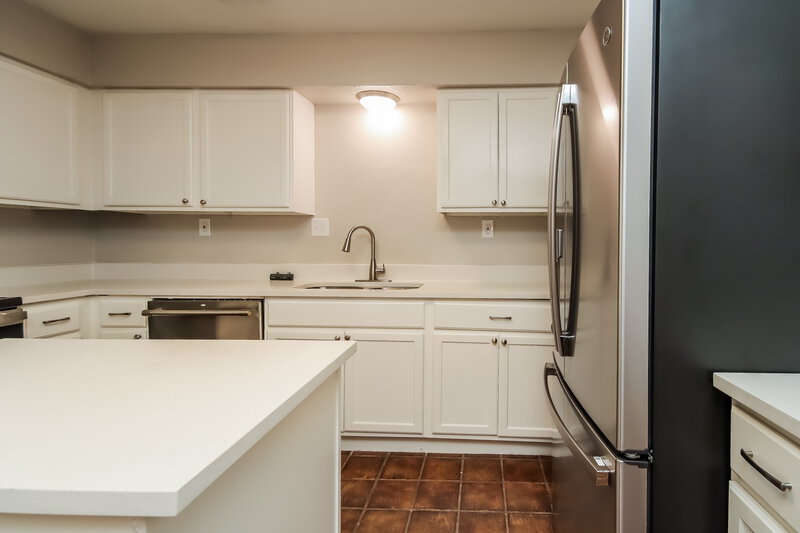 2,295/Mo, 13835 Aspen Hollow Ln Houston, TX 77082 Kitchen View 2