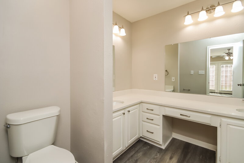2,295/Mo, 13835 Aspen Hollow Ln Houston, TX 77082 Main Bathroom View