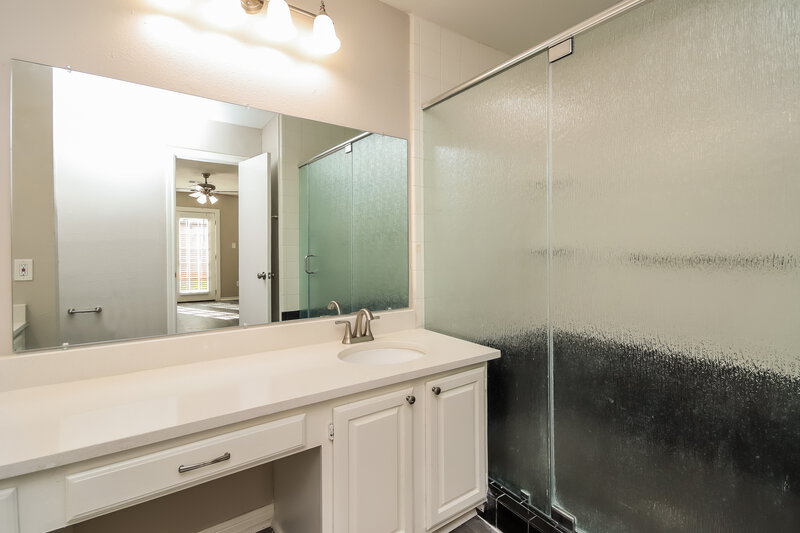2,295/Mo, 13835 Aspen Hollow Ln Houston, TX 77082 Main Bathroom View 2