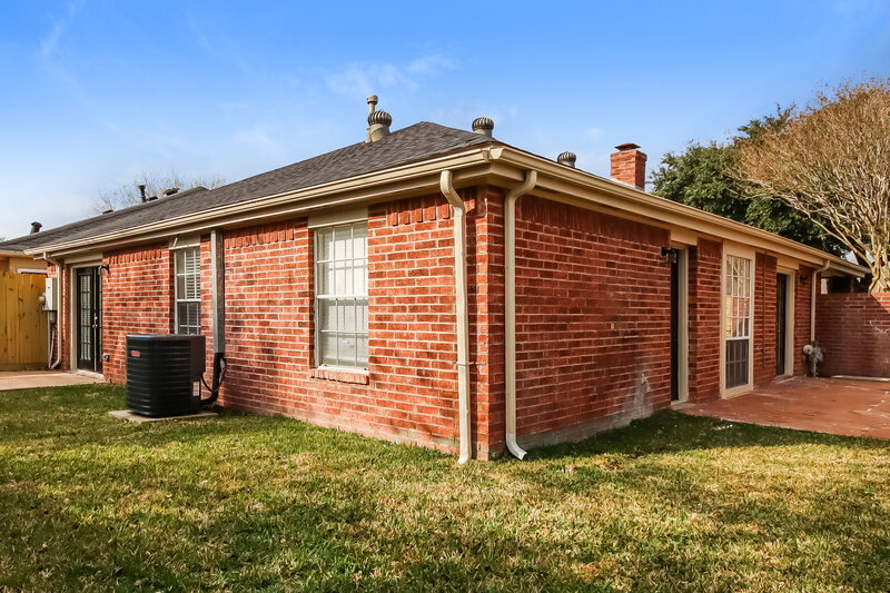 2,295/Mo, 13835 Aspen Hollow Ln Houston, TX 77082 Rear View