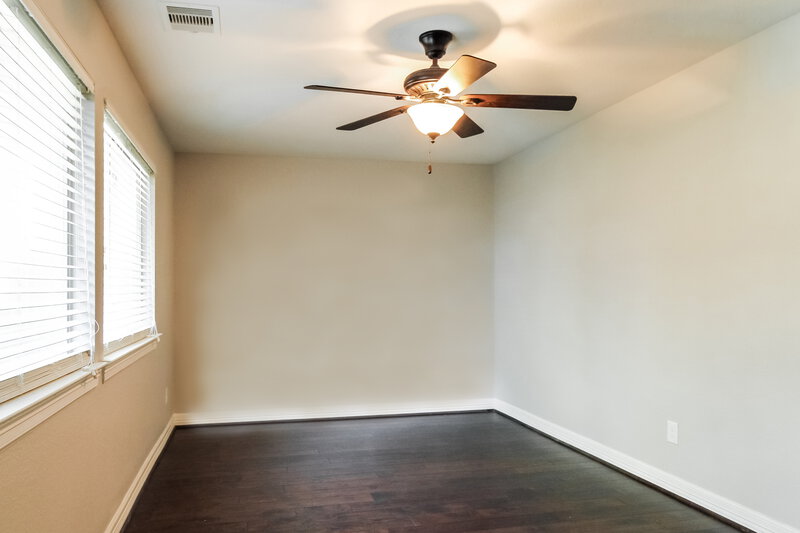 2,620/Mo, 10034 Spring Shadows Park Cir Houston, TX 77080 Living Room View 2