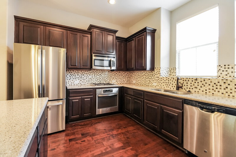 2,620/Mo, 10034 Spring Shadows Park Cir Houston, TX 77080 Kitchen View 2