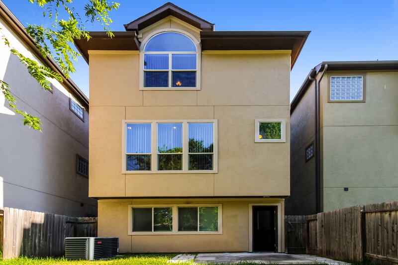 2,620/Mo, 10034 Spring Shadows Park Cir Houston, TX 77080 Rear View