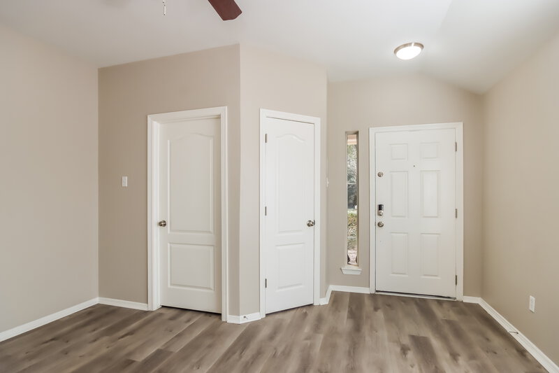 1,670/Mo, 24223 Silver Maple Dr Huffman, TX 77336 Foyer View