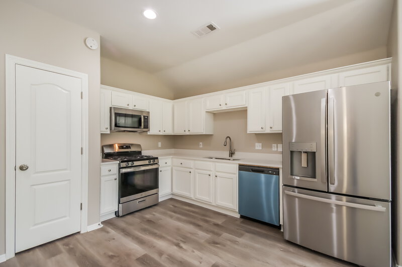 1,670/Mo, 24223 Silver Maple Dr Huffman, TX 77336 Kitchen View 2