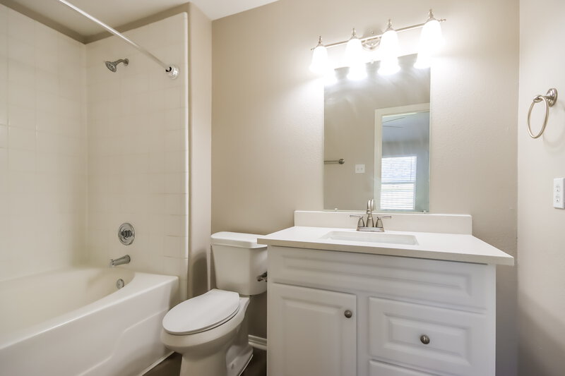 1,670/Mo, 24223 Silver Maple Dr Huffman, TX 77336 Main Bathroom View