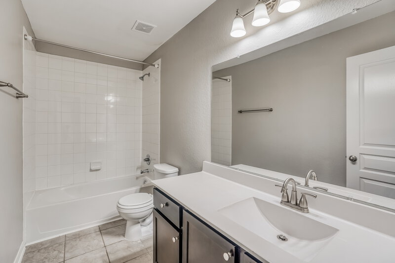 2,235/Mo, 6006 Lovage Ave Crosby, TX 77532 Bathroom View