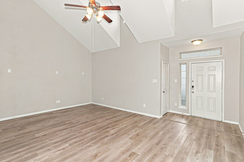 2,230/Mo, 5119 Gulf Stream Ln Bacliff, TX 77518 Living Room View 2