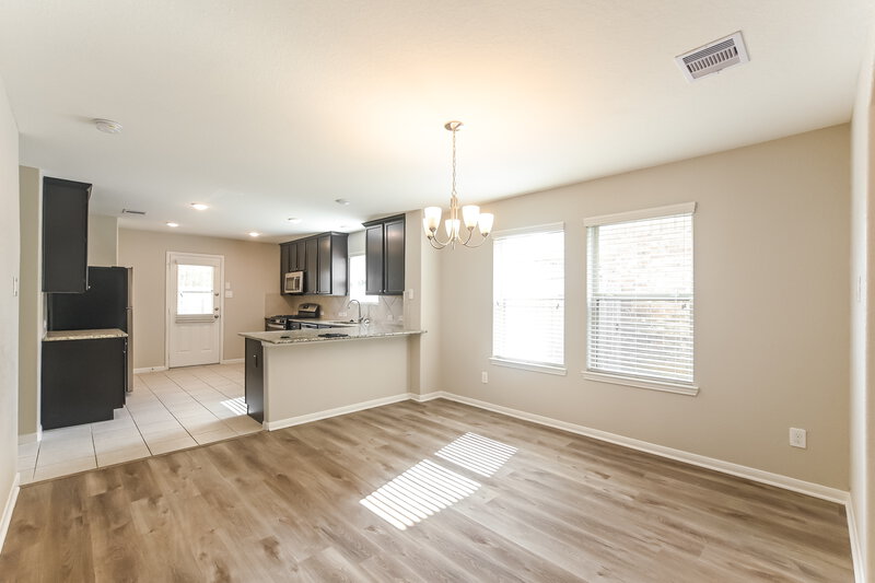 2,185/Mo, 5119 Gulf Stream Ln Bacliff, TX 77518 Dining Room View 2