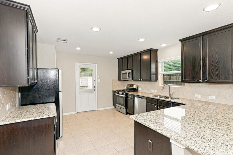 2,230/Mo, 5119 Gulf Stream Ln Bacliff, TX 77518 Kitchen View