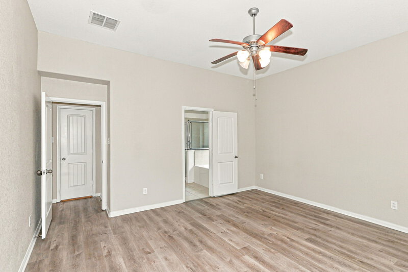 2,230/Mo, 5119 Gulf Stream Ln Bacliff, TX 77518 Primary Bedroom View 2