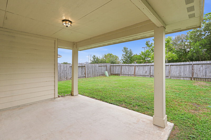 2,230/Mo, 5119 Gulf Stream Ln Bacliff, TX 77518 Porch View