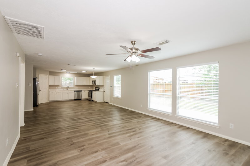 2,700/Mo, 15503 Gallant Ct Houston, TX 77082 Family Room View