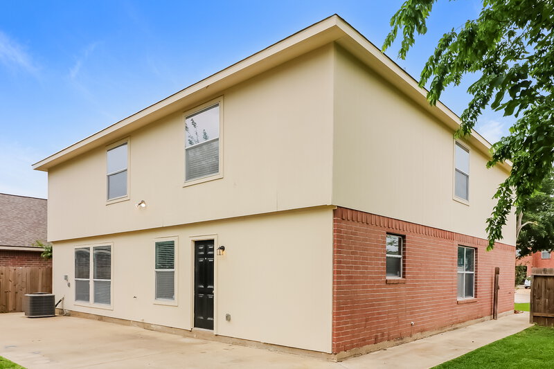 2,700/Mo, 15503 Gallant Ct Houston, TX 77082 Rear View 2