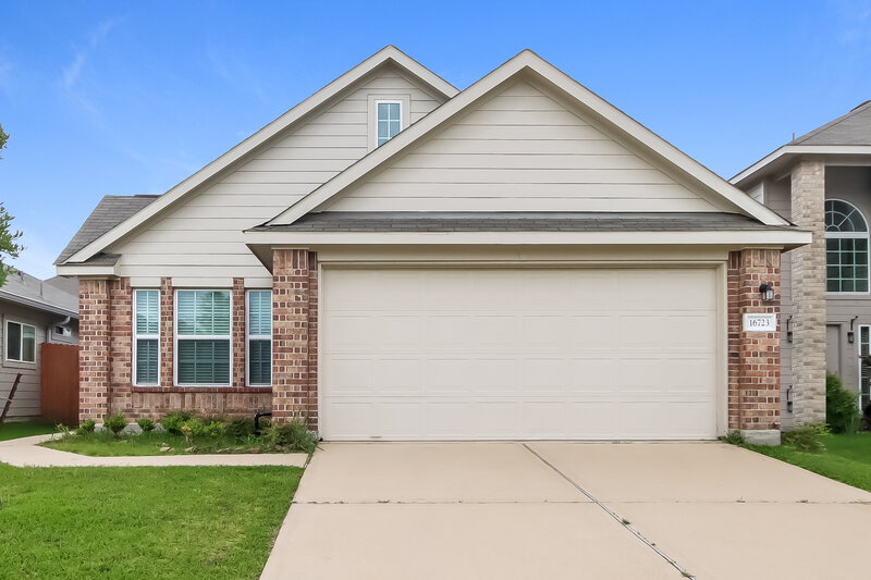 2,000/Mo, 16723 Highland Villa Ln Humble, TX 77396 External View