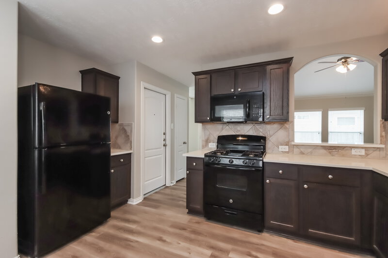 2,000/Mo, 16723 Highland Villa Ln Humble, TX 77396 Kitchen View