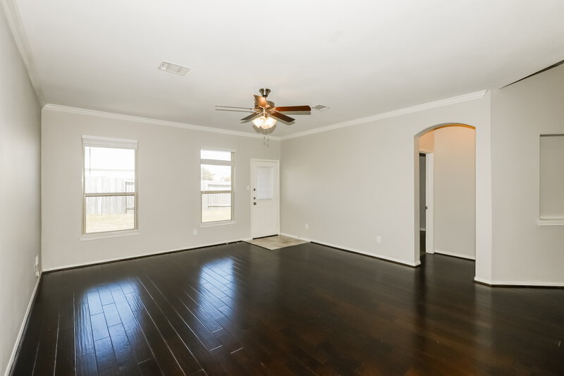 2,295/Mo, 23006 Silver Linden Ct Tomball, TX 77375 Living Room View