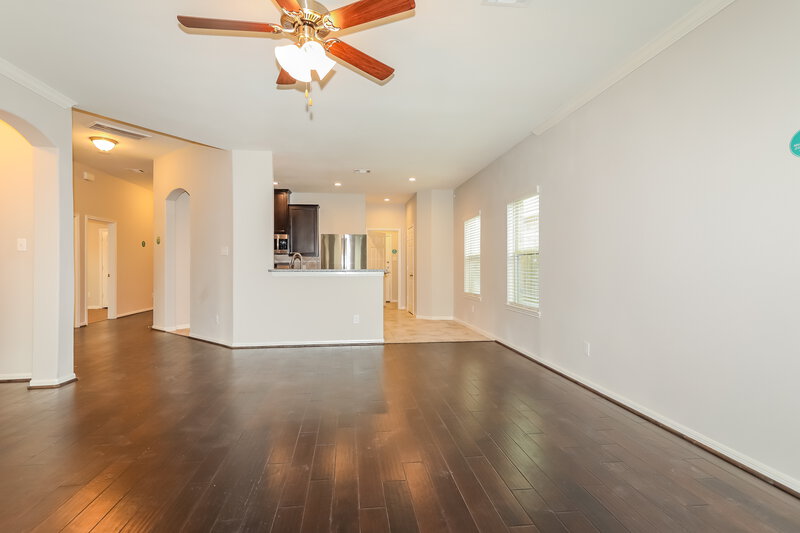 2,425/Mo, 23006 Silver Linden Ct Tomball, TX 77375 Living Room View 2