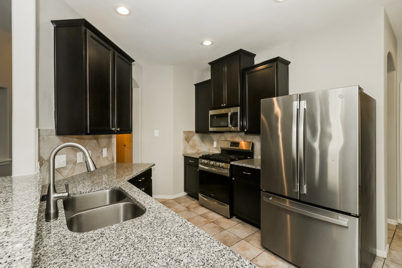2,295/Mo, 23006 Silver Linden Ct Tomball, TX 77375 Kitchen View