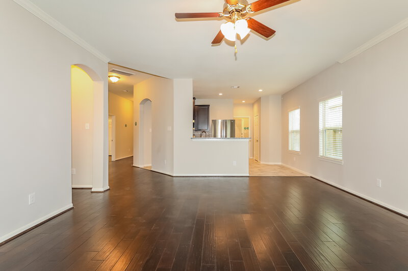 2,425/Mo, 23006 Silver Linden Ct Tomball, TX 77375 Living Room View 4