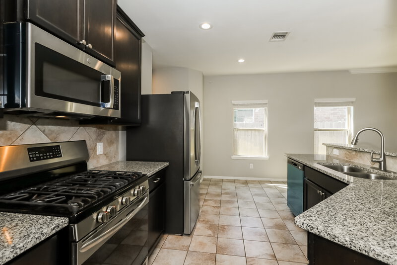 2,295/Mo, 23006 Silver Linden Ct Tomball, TX 77375 Kitchen View 2