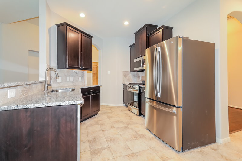 2,425/Mo, 23006 Silver Linden Ct Tomball, TX 77375 Kitchen View