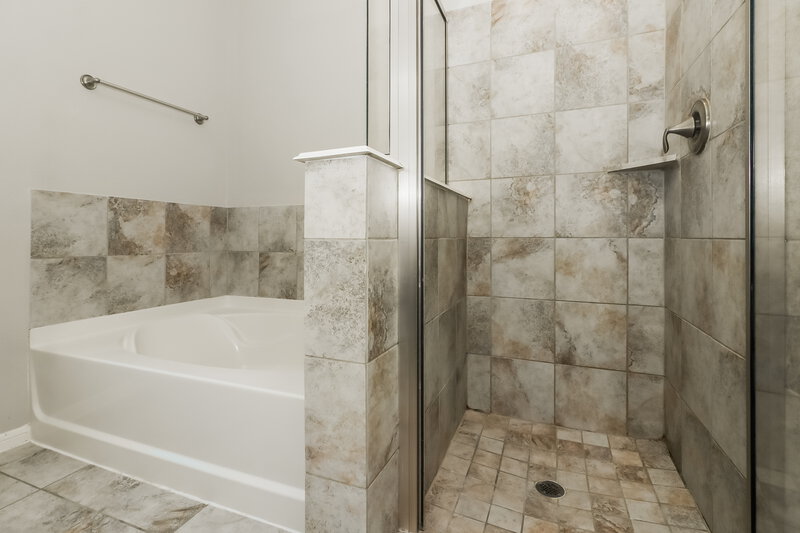 2,295/Mo, 23006 Silver Linden Ct Tomball, TX 77375 Main Bathroom View 2