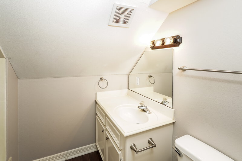 1,945/Mo, 210 Adam Ct Tomball, TX 77375 Bathroom View