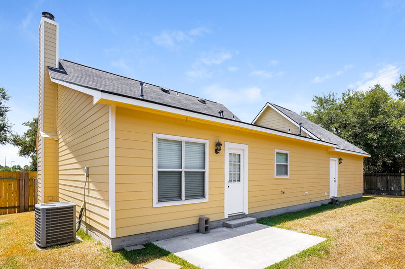 1,945/Mo, 210 Adam Ct Tomball, TX 77375 Rear View