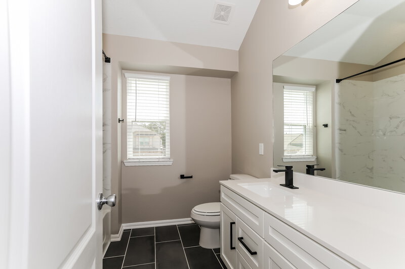3,440/Mo, 1144 Littleton Ct Conroe, TX 77304 Bathroom View