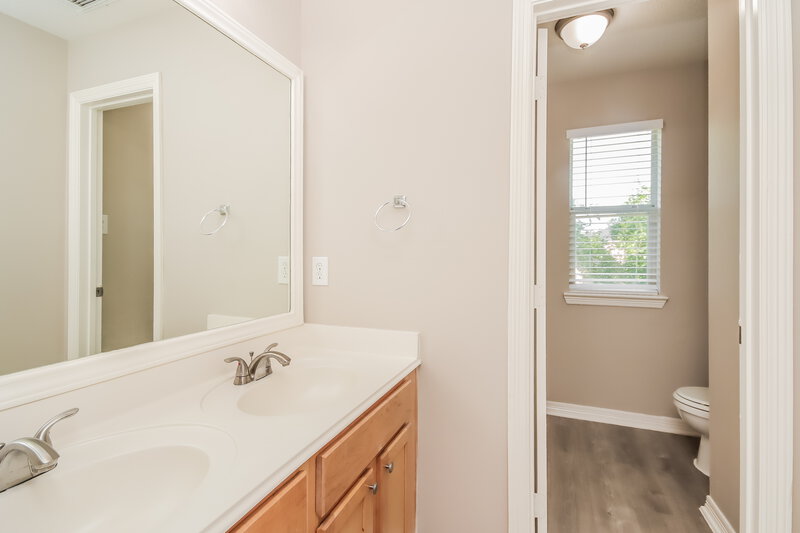 2,510/Mo, 2727 Thompson Creek Dr Houston, TX 77067 Bathroom View