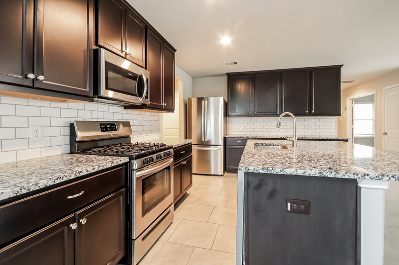 2,435/Mo, 630 Autumn Flats Way Rosharon, TX 77583 Kitchen View 2