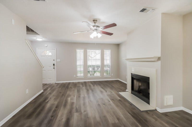 2,590/Mo, 18450 Hollow Oaks Cir Porter, TX 77365 Living Room View 2