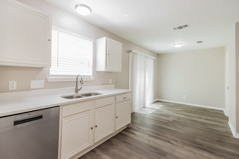 2,590/Mo, 18450 Hollow Oaks Cir Porter, TX 77365 Kitchen View 2