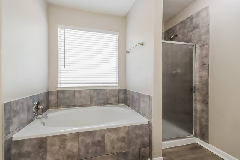 2,590/Mo, 18450 Hollow Oaks Cir Porter, TX 77365 Main Bathroom View 2