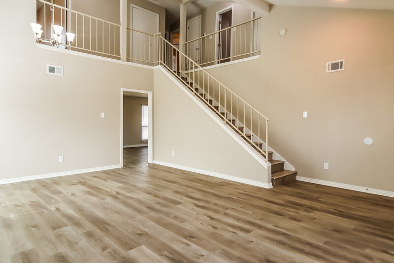 2,265/Mo, 3802 Pecan Cir La Porte, TX 77571 Living Room View 2