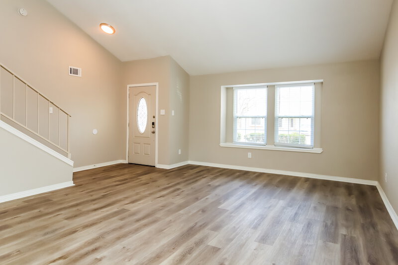 2,265/Mo, 3802 Pecan Cir La Porte, TX 77571 Living Room View 3