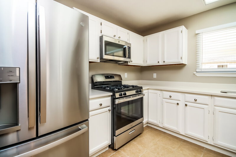 2,265/Mo, 3802 Pecan Cir La Porte, TX 77571 Kitchen View