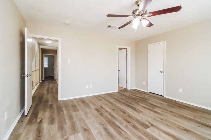 2,265/Mo, 3802 Pecan Cir La Porte, TX 77571 Main Bedroom View