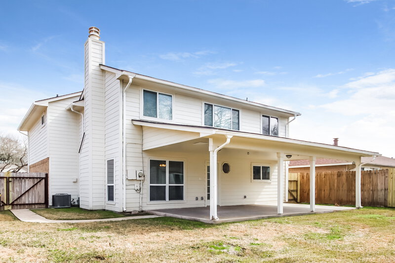 2,265/Mo, 3802 Pecan Cir La Porte, TX 77571 Rear View