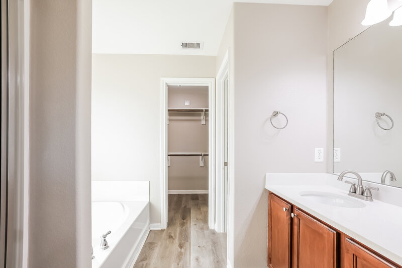 1,715/Mo, 19207 Silver Dapple Dr Porter, TX 77365 Main Bathroom View