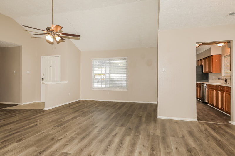 1,995/Mo, 4703 Owens Creek Ln Spring, TX 77388 Living Room View 3